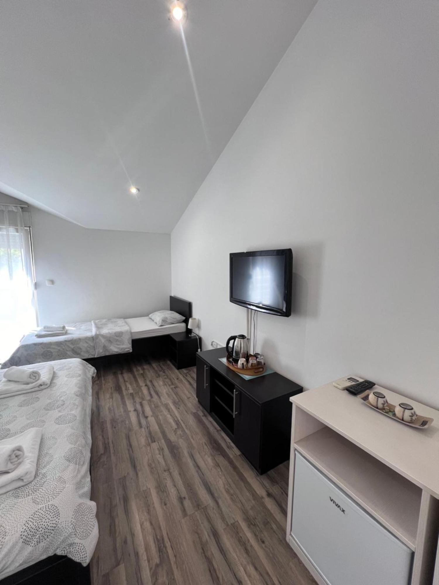 Apartments & Rooms Villa Zaad Free Parking Мостар Екстер'єр фото