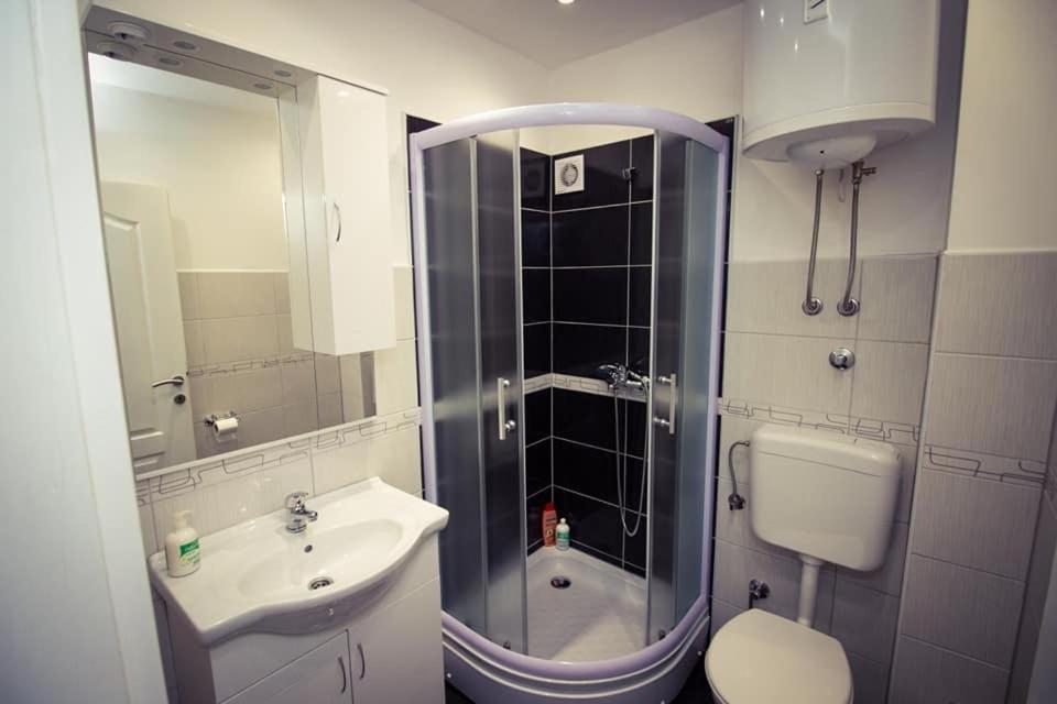 Apartments & Rooms Villa Zaad Free Parking Мостар Екстер'єр фото